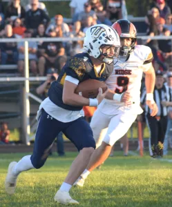 Rams get their hooks in Eagles